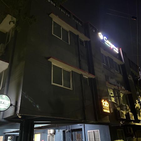 Crayons Hotel Chennai Exterior photo