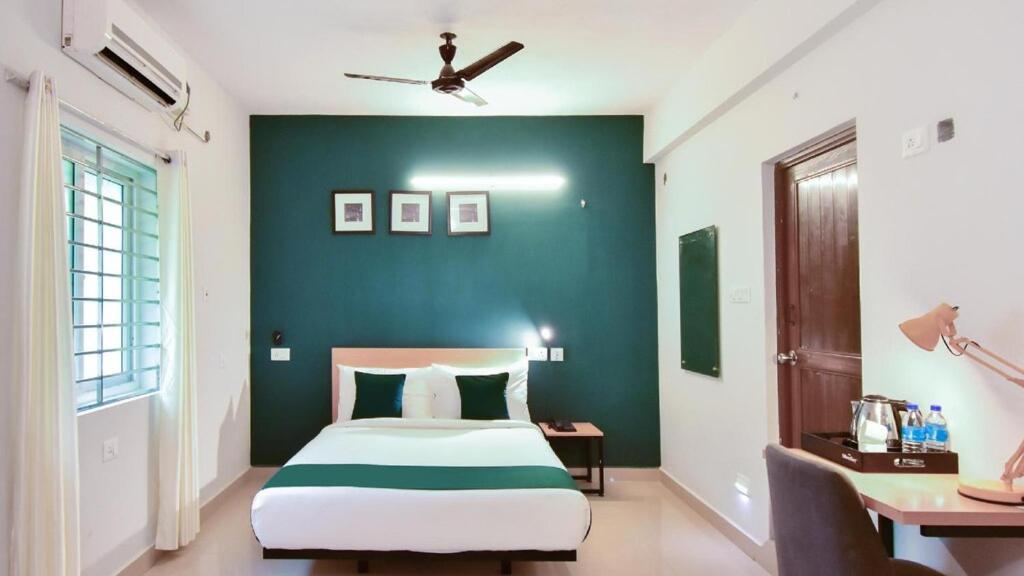 Crayons Hotel Chennai Exterior photo
